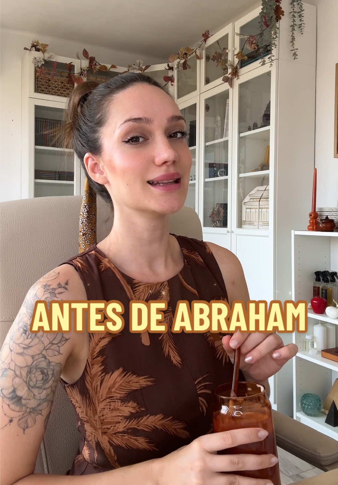 Antes de Abraham, ya había dioses que morían y resucitaban, diluvios universales y códigos de leyes sagradas… Las religiones abrahámicas no nacieron de la nada, heredaron símbolos e historias mucho más antiguas ✨📜 #religion #historia #abraham #paganismo #educacionespiritual #religionesdelmundo 