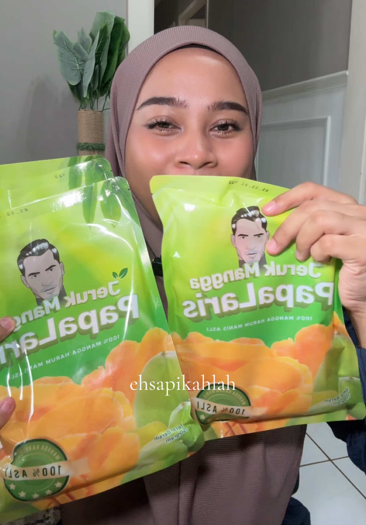 Make sure korang tak salah beli k! Beli yang original. Beli 4 dapekkk 1 helai tudung random design 😍 @Aliff Syukri Kamarzaman @Nur Shahida Mohd Rashid2 @Dherbs Terlajak Laris  #jerukmanggapapalaris #jerukmanggaviral #manggamurahpapalaris #manggadherbs #manggapapamamalaris #manggajerukmurah 