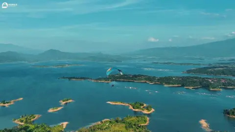 FESTIVAL PESONA JATIGEDE SUMEDANG 2025 HADIR KEMBALI!!!! Bersiaplah untuk menikmati keindahan Jatigede dari langit dalam kejuaraan dunia “WEST JAVA PARAGLIDING CHAMPIONSHIP 2025”, rasakan energi Jatigede melalui event Running 10K & Fun Walk, 1000 Penari Umbul Kolosal, hingga serunya Sumedang Creative Festival dan Grand Final Moka 2025!  🎉 Catat tanggal dan eventnya ya!!  🗓️Sabtu, 20 September 2025  📍Jalan Lingkar Utara Jatigede 1. Peresmian Jalan Lingkar Utara Jatigede  2. Jatigede 10K  3. Jatigede Fun Walk  4. Kolosal 1000 Penari Umbul  5. Paragliding  🗓️ Minggu 21 September 2025  📍Lapang Induk Pusat Pemerintahan Sumedang  1. Opening West Java Paragliding Championship 2025  2. Sumedang Creative Festival  🗓️ Senin 22 September SD 28 September 2025 Pelaksanaan Kegiatan West Java Paragliding Championship 2025.  Take Off : Batudua Cisitu  Landing : Halaman Belakang IPP  🗓️ Sabtu, 27 September 2025  📍Ruang Tampomas PP Sumedang Pukul 19:00 WIB. Grand Final Moka 2025  🗓️Minggu, 28 September 2025*  📍Ruang Tampomas PP Sumedang Closing Ceremony West Java Paragliding Championship 2025   Yuk ikut rayakan keindahan, budaya, dan kreativitas Sumedang dalam Festival Pesona Jatigede Sumedang 2025!  #FestivalPesonaJatigedeSumedang2025 #WestJavaParaglidingChampionship2025 #ExploreSumedang #WJPWCS2025 #SumedangSimpati #Cityofdigitalknowledge