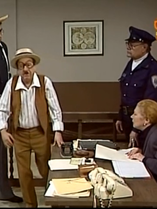 Temporada 1992 episodio N°04 La denuncia al lobo feroz / Las radiografías / La bola de boliche / Clases sobre la prevención de accidentes (Parte 2) #chespirito #chespiritoporsiempre #chaparronbonaparte #drchapatin #elchavodel8 #elchompiras 