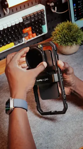 Tu filmes avec ton smartphone ? T’as pas encore vu ce rig SMALLRIG complet  ✅ Micro ✅ Lumière ✅ Poignée pro ✅ Stabilité de fou 📱 iPhone & Android ? C’est compatible 💯 Avec ça, ton tel devient une vraie caméra pro  👉 Tu veux le setup complet ? Check la vidéo et dis-nous en commentaire ton modèle de téléphone 📲👇 #SmallRig #Filmmaker #iPhoneVideo #AndroidVideo #iphonetricks #androidtips #TikTokTech #RigPro #GeekTecDakar #VideoSetup