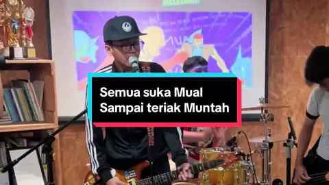 Naik bis lewat jalan berliku, perut muter, kepala goyang! 🤢🔥 SLR bawain lagu MUAL live di basecamp – crowd pecah, suara mental! Yang pernah muntah di bis, sini merapat! 🚍💥 #SLR #SuksesLancarRejeki #MUAL #LiveBasecamp #PunkIndonesia #MabukDarat #LaguGueBanget #FYP