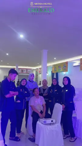 Ballroom Mitra Hotel pakai Sound Horeg??? Beginilah keadaan setting sound jika di Ballroom Mitra Hotel pakai sound Horeg bersama Roma Edi Sound🤣🤭, Hanya konten yaa, di Ballroom Mitra Hotel sudah tersedia sound sistem untuk melengkapi event” kalian yaaa, pasti nya bukan sound horeg😊🙏, #ballroom #aula #bungo #mitrahotelbungo #hotelbungo #muarabungo #hotel #bungohotel #mitrahotel 