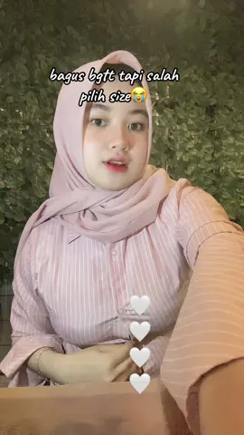 kekecilan wkwk#fyp #atasanoutfit  #masukberandafyp #baju #wispie #viral #bagusbanget #trending #outfit 