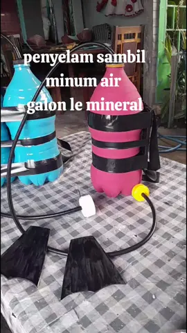 baju TK / PAUD  bahan botol Le Mineral tanggung , lempengan belakang kardus di tutup hitam [ lakban juga bisa ] , selang putih kecil, tutup botol bekas , kaki katak bisa sponeva tipis bisa kardus bekas  #Lembusonotretes #daurulang #daurulangplastik #karnival #karnaval #kreasi #baju #model #plastik #botol #botolminum  #lemineral 