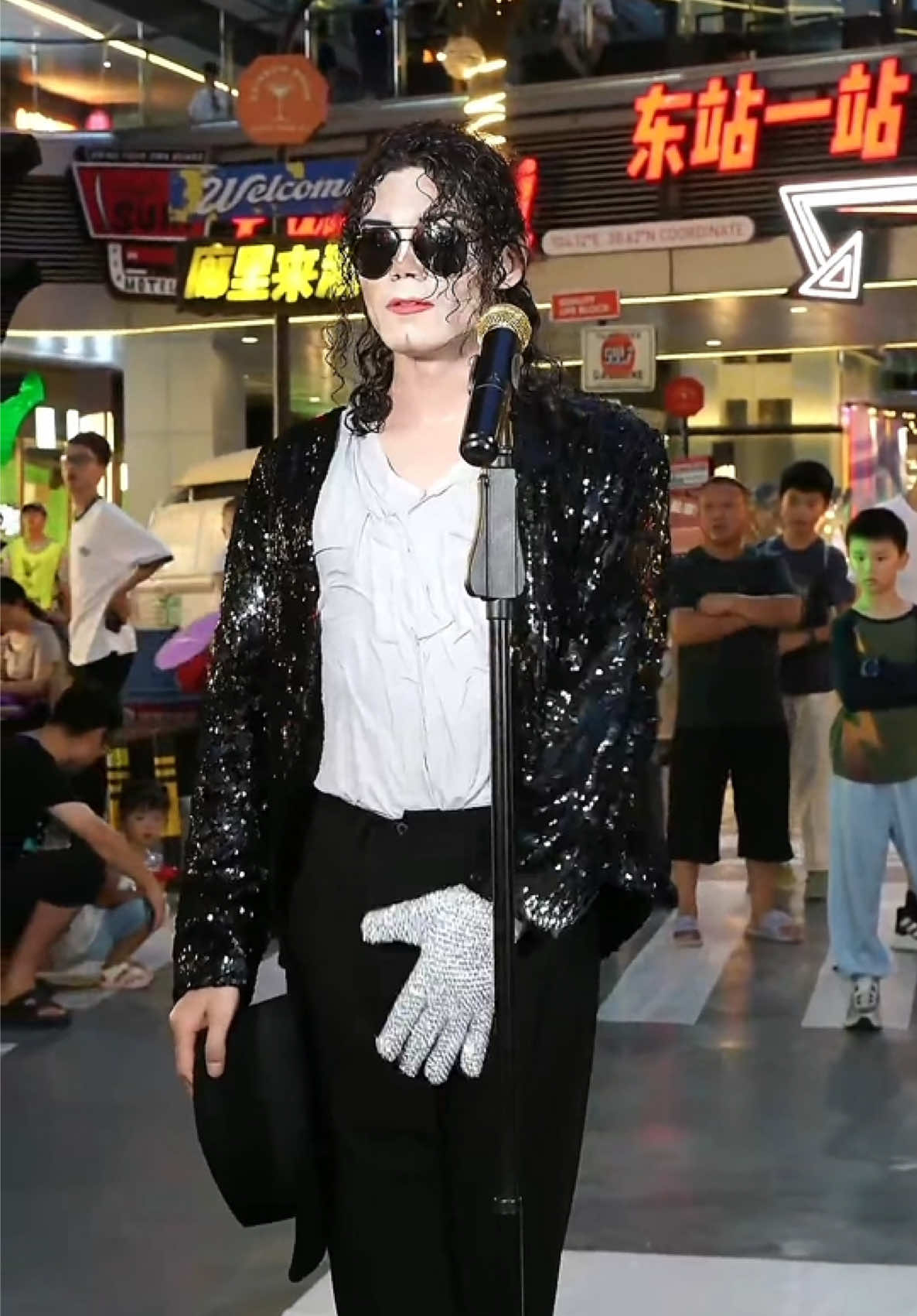 Every move hits the soul! 🎵#caijun #michaeljacksoncaijun#michael #mj #dance #moonwalk #billiejean 