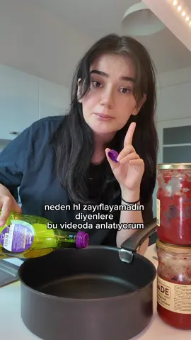 Insta:kubra.aycaa❤️ Yeter ayol herkes kalksın mantı yapsın yesin ama benim yaptığım gibi demleme usulü yapsın yesin. Diyet diyet nereye kadar? Hayat zaten çok yorucu. Belki gittiğimiz diyetisyenin diploması sahtedir. Videodaki ürünlerde işbirliği yoktur ücretsiz reklam