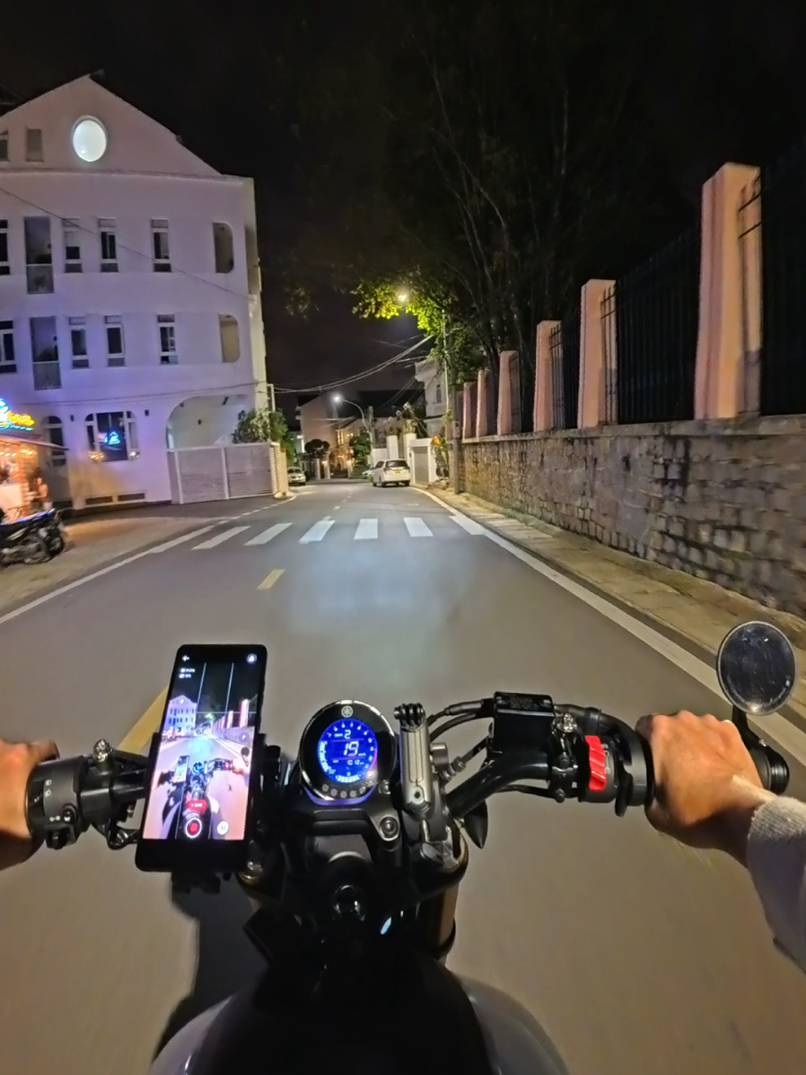 @Ông chú đi xe số #xsr155 #chillguy #insta360 #dalat #viralvideo #LearnOnTikTok #fyp 