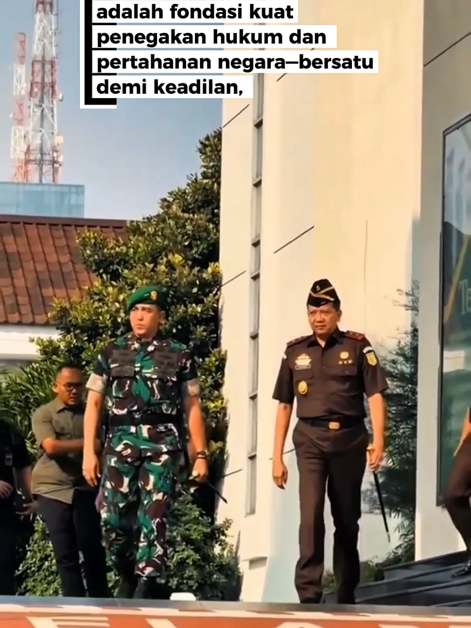 Sinergitas antara Kejaksaan Republik Indonesia dan Tentara Nasional Indonesia (TNI) merupakan wujud nyata kolaborasi antarlembaga negara dalam menjaga stabilitas hukum dan pertahanan nasional. Melalui kerja sama yang solid dan terstruktur, kedua institusi ini terus memperkuat koordinasi di bidang penegakan hukum, pengamanan aset negara, serta perlindungan terhadap kepentingan strategis bangsa. #kejaksaantinggi #kejaksaanagung #kejaksaanjatim #tni #tniad 