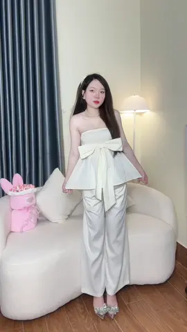 Cột nơ cao lên chút thì đẹp hơn he mấy bà 😌