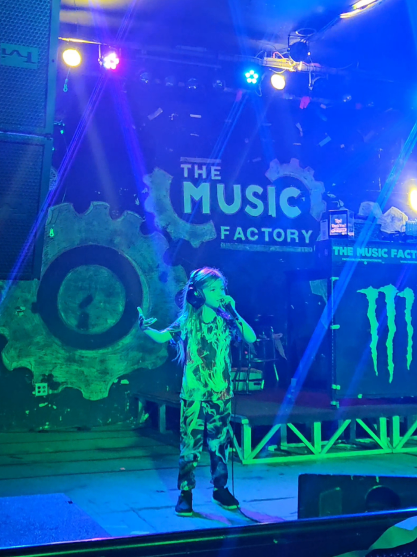 On the way to karaoke Anekin sang this song, I didnt even know that he had been practicing it! he sounded great in the car so I asked him to do it on stage and he was so stoked. Mandy from Q106 was there and told him about an ancient artifact called radio 😅 #fyp #deathcore #vocalcover #metalmusic #metalkids #theplotinyou #breakdown @The Plot In You 