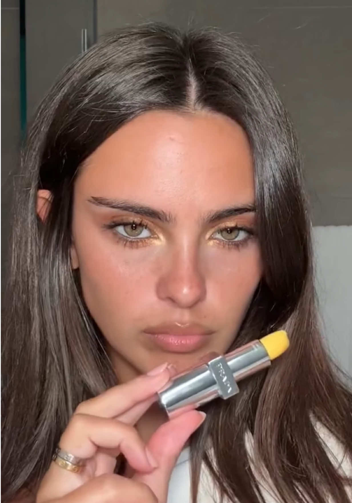 AD Gorgeous yellowy gold hues for this makeup look to match the beautiful brand new @pradabeauty Banana Balm 💛🍌#pradabeauty  #bananabalm #makeup 