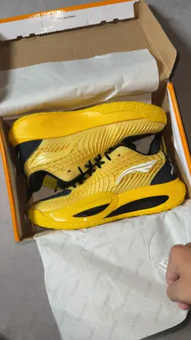 grabe ang angas at mura lang pala nito mga gar, solid dahil malakas ang spike, makapit, at glow in the dark pa #jimmybutler #jimmybutler3 #jb3 #basketballshoes #basketball 