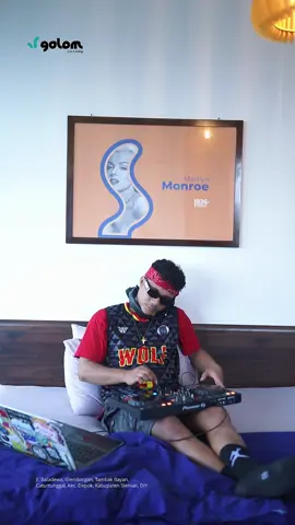 Dj session  part#5 in GOLOM-COLIVING With @ervando_808 Cuma 200ribuan aja udah bisa nginep di Golom Coliving dengan fasilitas lengkap! 😍🔥 🏊‍♂️ Kolam renang 🏋️‍♂️ Tempat gym  📺 Netflix & Wi-Fi kencang buat hiburan tanpa batas 🛏️ Kamar cozy & nyaman buat istirahat maksimal Booking sekarang!!! 0815-1832-024 #penginapanjogja #penginapanjogjamurah #hoteljogja #hoteljogjamurah #apartemenjogja #greenparkjogja 