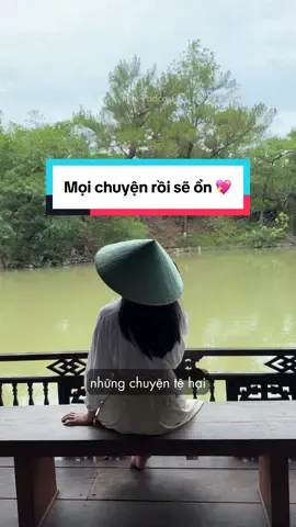 Thời điểm mà mình sẵn sàng mở lòng và nói ra những điều buồn bã xảy ra trong quá khứ, thì khi đó cũng là lúc mình biết là mọi chuyện đã dần ổn hơn rồi 💖 Và sau cùng, mình muốn tự cảm ơn bản thân, “Cảm ơn vì mày đã rất kiên cường”. Cố lên nha! 🌷 #heupodcast #heu56mm #podcastviet #phiatrenlamaytroitruocmatlatrungkhoi #spotifyvietnam #booktook 