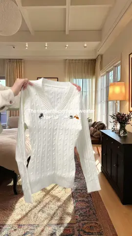 #sweater #fyp #OOTD #fall #elegant  #tiktokbacktoschool #spotlightfinds 