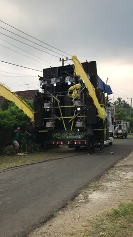 Black ban reyen box baru, ceksound karnaval Sidomulyo Selorejo Blitar #karnavalsidomulyo #horegjawatimur #karnavalsoundsystem  #horeg 