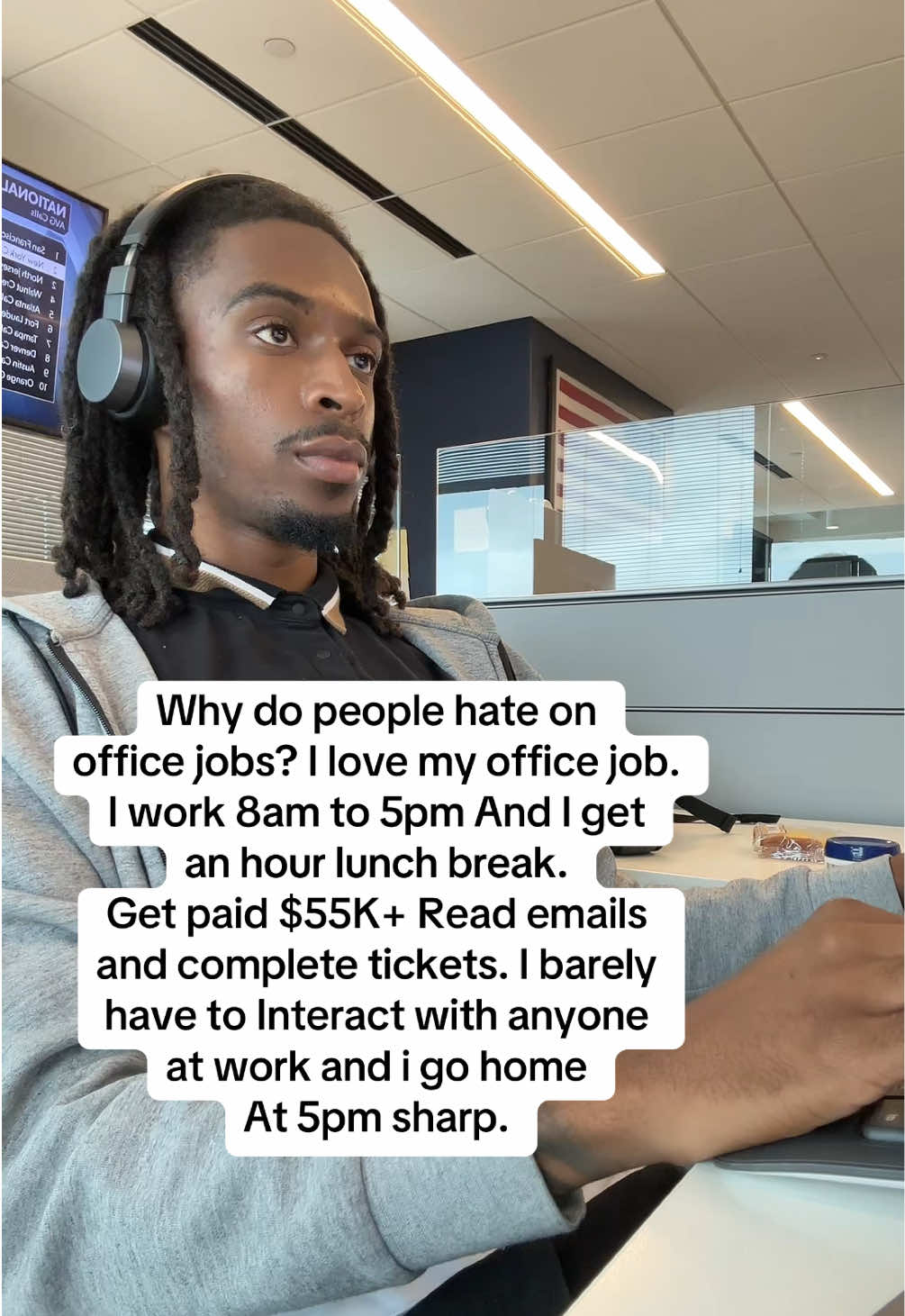 Land an IT job without experience or a degree by going through CourseCareers. You can check out the link in my profile for the free intro course.  #techjob #itcareer #itjobs #hiringnow #workfromhome #techtok #coursecareers 