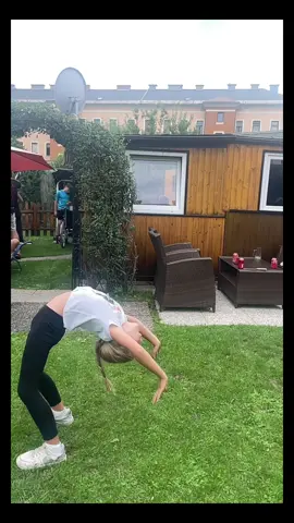 Könnt ihr eine brücke aus dem stand? #fyp #gönnfy #foryou #viral #brücke #makemefamous #viral #turnen #bogengang #fun #attentionplease #villach #standbrücke 
