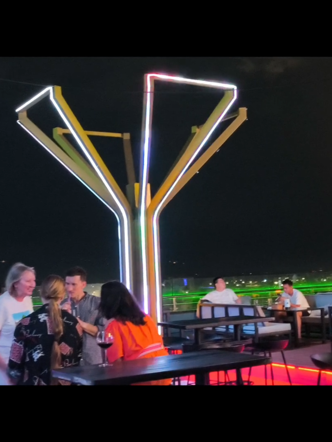 Happy TGIF ☺️ @ Apex Sky Bar #ApexSkyBar #Apex酒吧 #Apex乐队 #曼德勒 #barinmandalay #barinmyanmar #apexband #liveband #mandalayvibes #rooftoplounge