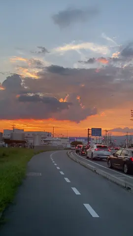 Kau menjauh aku takkan jauh 🧠🫀🇯🇵 #japan #japan🇯🇵 #japanvibes #sunset #sky #おすすめ #fyp #fyppppppppppppppppppppppp 