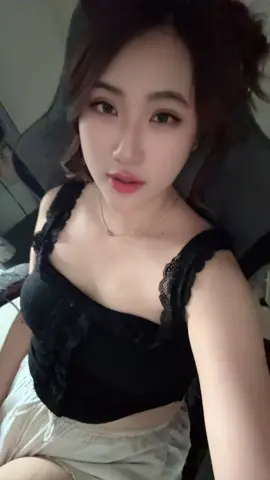 Napa ni lagu enak walaupun ga ngerti artinya 😭
