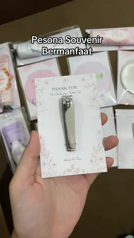 Spesial Promo!! Buat catin yang lagi cari souvenir murah bermanfaat. Kita punya souvenir gunting kuku ukuran sedeng cuma 2 ribuan. Pengiriman bisa ke seluruh Indonesia! Yang mau bisa co via keranjang toko kita atau toko oren kita Bisa custom alas souvenir juga ya!! 🛒 digitalcrn #wedding #souvenirpernikahan #souvenir #souvenirbermanfaat #guntingkuku 