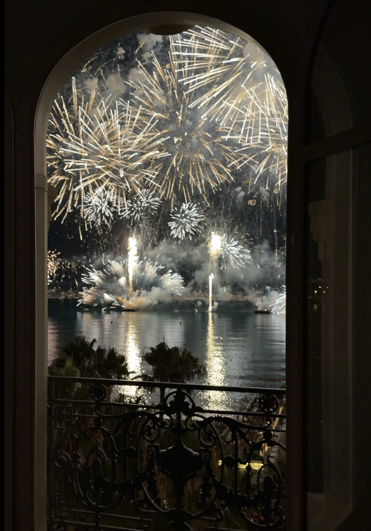 Cannes 🤍🎆 #cannes #cannesfireworkfestival #southoffrance #frenchriviera #carltoncannes 