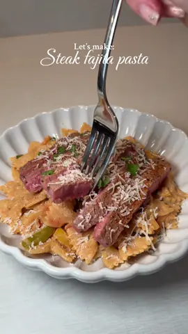 Let’s make a quick and easy Steak Fajita pasta!😍  Ingredients: Steak of your choice 1 pack of light soft cream cheese 1 onion 2 peppers Onion powder Chopped garlic Smoked Paprika  Parmesan  Black pepper Salt  Butter  Cajun seasoning Fajita seasoning Pasta of your choice  Let me know if you try this one out!🥰 #Foodie #FoodTok #food #dinner #cooking #DinnerIdeas #dinnerinspo #dinnerwithme #dinnertime #dinnerrecipe #cookingtiktok #mealideas #mealinspo #cookwithme 