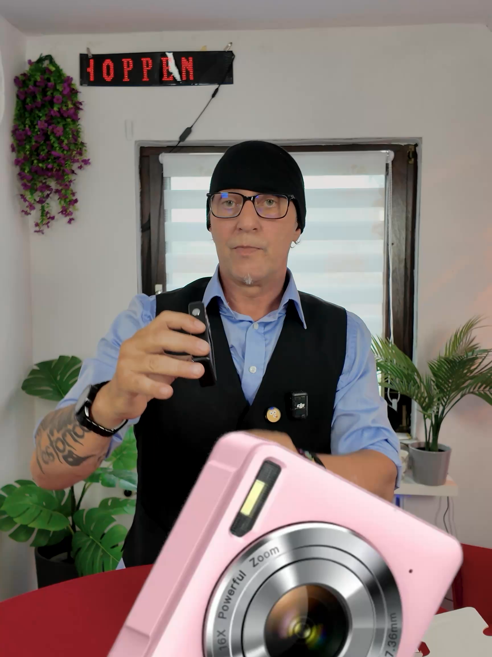 📸✨ Retro trifft Hightech! Diese kompakte #digitalkamera von @creativecamerashopuk bringt dir den Charme alter Zeiten – kombiniert mit neuester Technik für gestochen scharfe Bilder und #videos. Perfekt für unterwegs, stylisch, handlich und immer ein Hingucker! 🎞️💡 #tiktokshop #digitalkamera  #retrostyle #kameraliebe #fotografie #streetphotography #travelgadgets #vintagevibes #dirksalltag