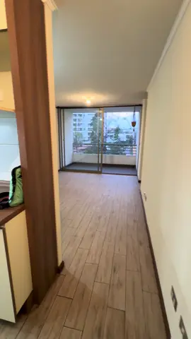 Nos llegó un departamento para ARRIENDO en calle Pudeto 6631, La Florida. A pasos de Mall, Metro y supermercado. 2 dormitorios 1 baño y bodega. (Sin estacionamiento).  VALOR: 400.000 mensual. . . . #chile #arriendos #laflorida #piscina #areasverdes🍀🌿🌦️ 