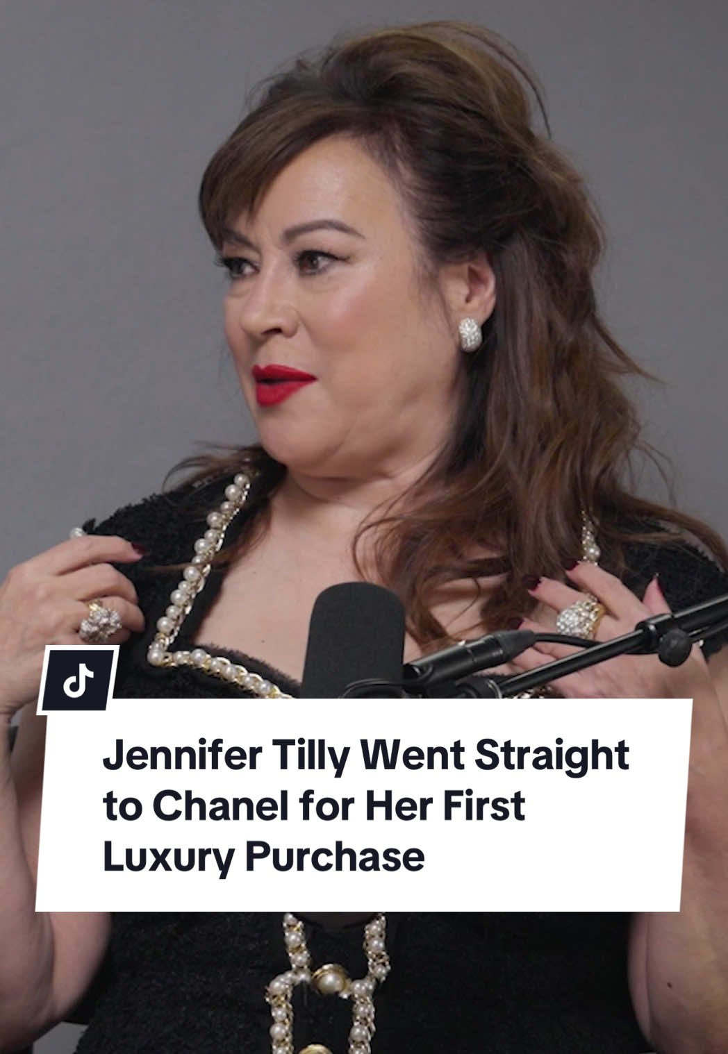 @JenniferTilly had never even *heard* of Beverly Hills until she flipped through the Yellow Pages to find the nearest #Chanel store.
