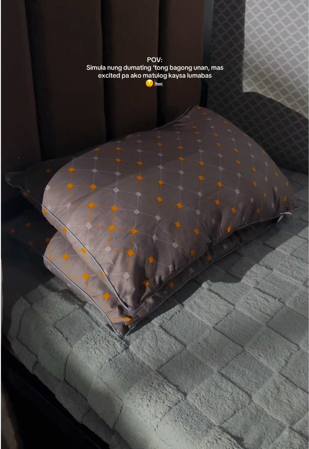 First night with my new pillow… parang niyakap ka ng ulap 😌🛏️ #pillow #buy1take1pillow #affordablepillow #tiktokfinds #homeessentials #fyp #fyppppppppppppppppppppppp 