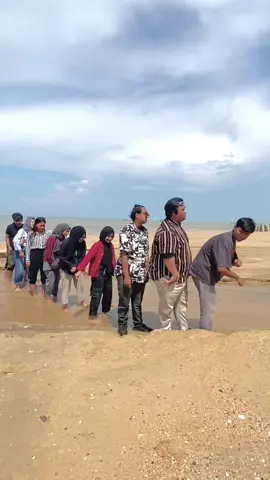 Capek bnget dah 😭 pacu jalur versi lemes 🐠🐠#pacujalur #pantai #healing #kkn #fyp #foryou 