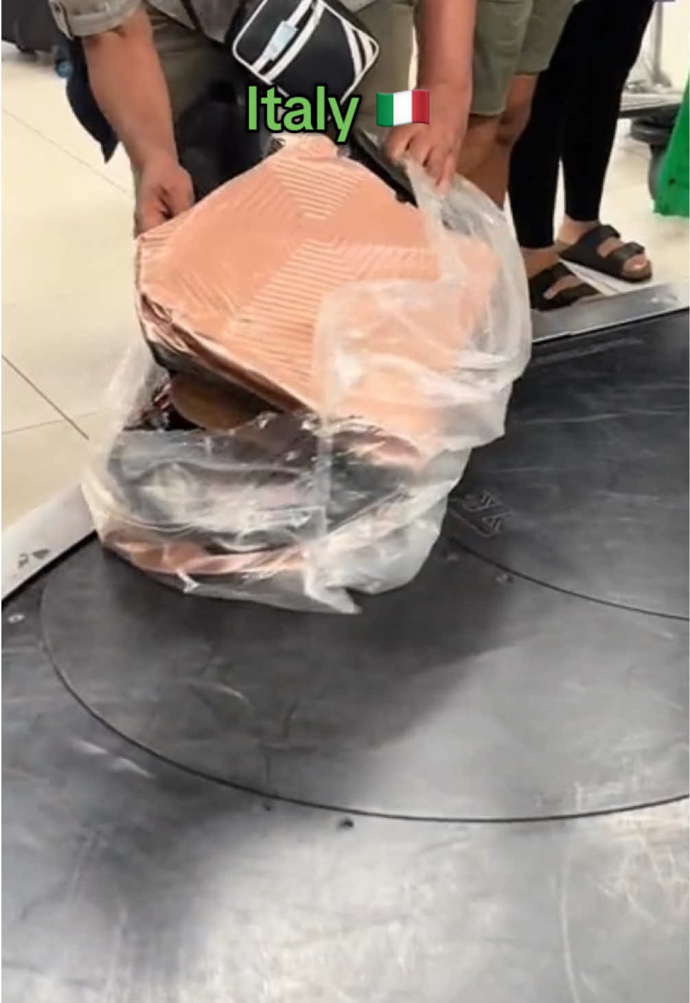 baggage claim in the world (the end is…) 🌍