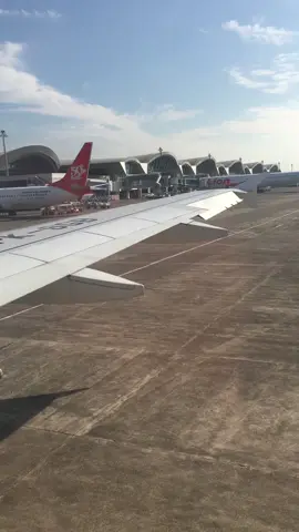 takeoff bandara sultan hasanudin maros makasar 