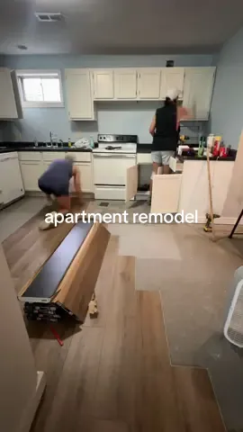 Day 2 of flipping this apartment! #remodel #apartment #DIY #carpet #lvp 