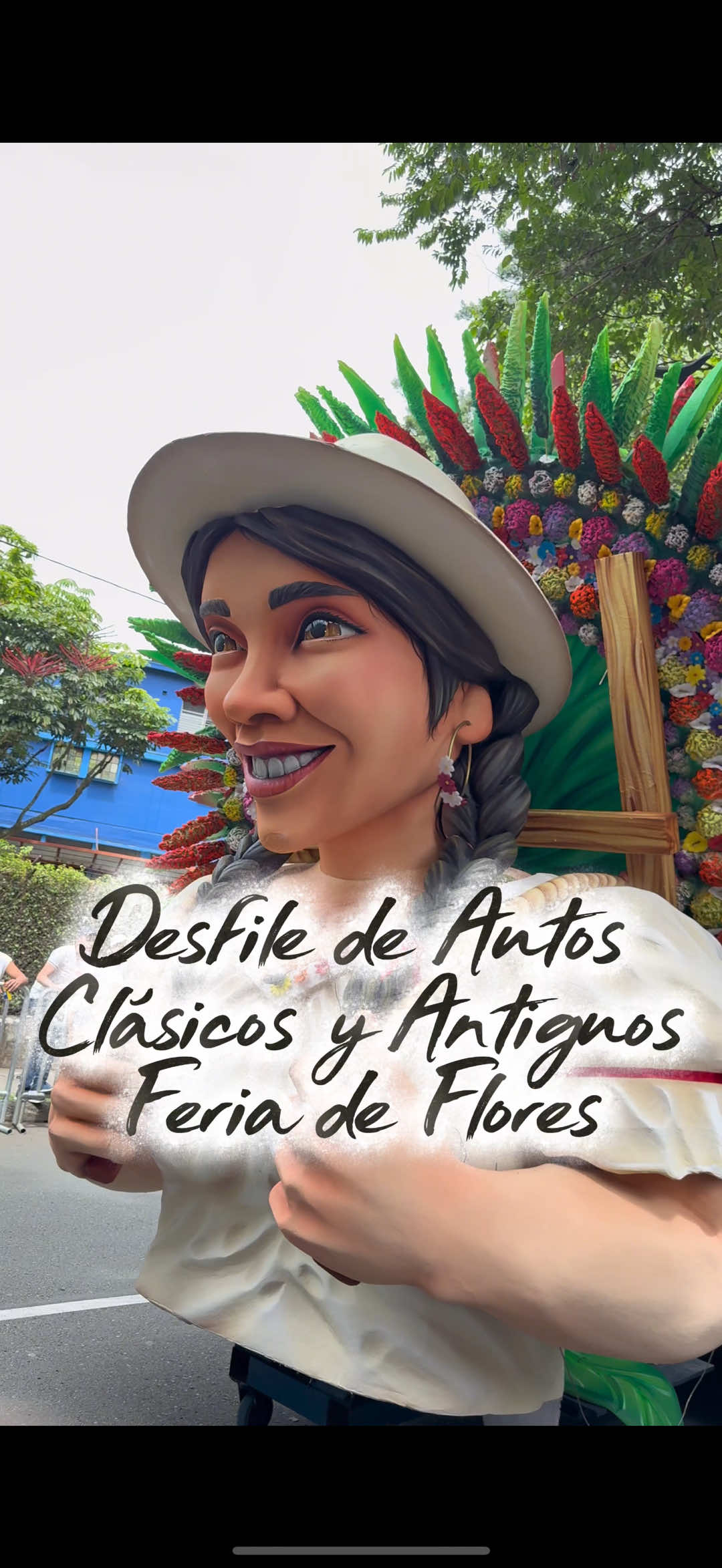 Car Parade 🚘 Medellin Colombia #colombia #medellín #medellin #feriadeflores #antioquia #desfile #diversión 