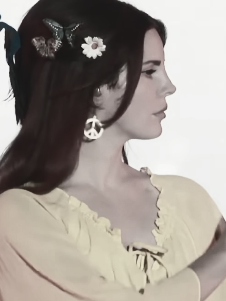 this live performance was on my head all day • #lanadelrey #lizzygrant #borntodie #lanastans #viral 