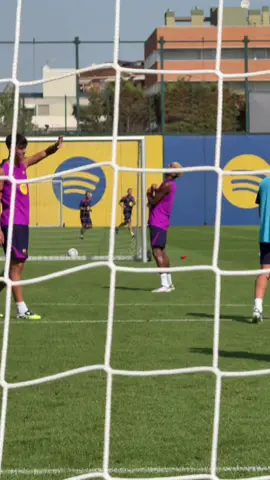 You can’t hold him back 🤯 @Lamine Yamal #fcbarcelona #barçaontiktok 