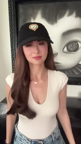 LITERAL NA PANIS KAMING LAHAT SA GANDA AT DATING!   Kapuso Primetime Queen Marian Rivera served pure angas in her own take on the viral “Pogi” trend!   