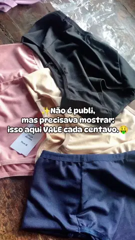 ✨ Conforto, elegância e modelagem perfeita em um só kit! 💖 O Kit Calcinha Calçola Cintura Alta é feito em microfibra lisa super macia, com lateral larga e cintura alta redutora que modela sem apertar. 👙 Ideal para o dia a dia ou para quem ama se sentir linda e confortável! 🛒 Garanta já o seu no link da bio ou comente CALCINHAS  ✨ Me siga pra mais achados como esse  📌 ID | BPB-UPW-RWT #roupasfemininas #modaintima #calcinhamodeladora #lingeriemodel #calcinha 