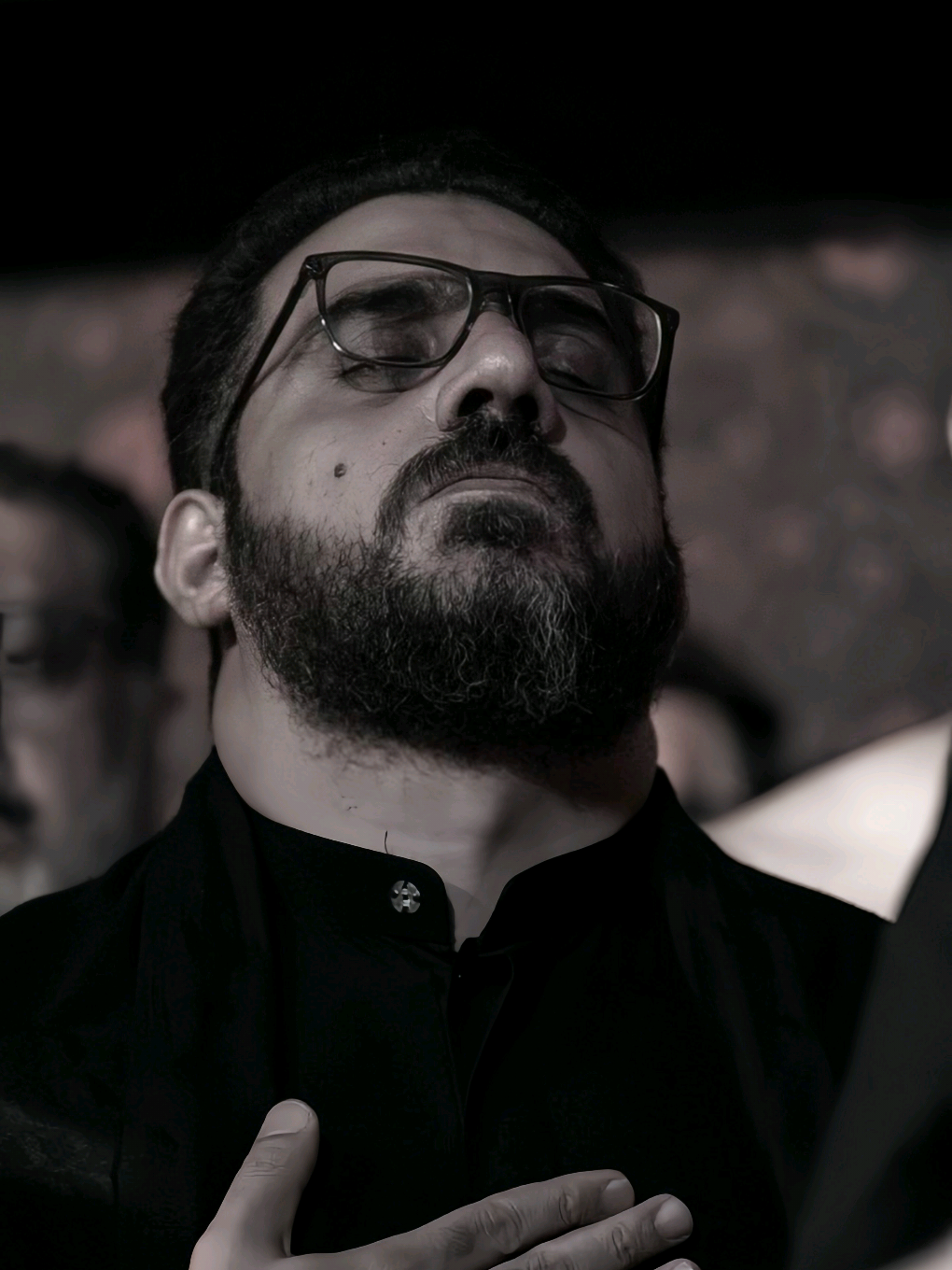 ماكو تابوتَ على كدها فصلو مهد الطفل💔.                         #سيد_سلام_الحسيني 