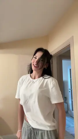 ÇOK ÇOKK SEVDİM BUUU ŞARKIYA YAAA 