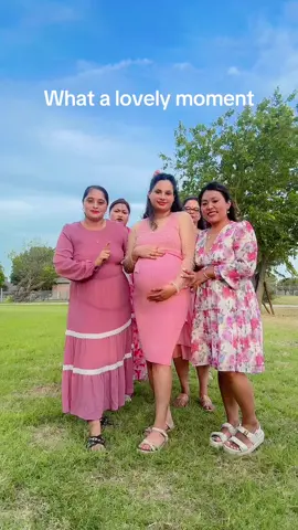 What a lovely moment#viral #babyontheway #trending #Love #tiktok #b #youtube #baby #goviral @Lakshmee @JNE0104🇳🇵🇺🇸 