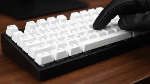 Click. Pause. Click. The calm you can hear. 🎧⌨️ #KeyboardASMR #MechanicalKeyboard #Satisfying #TypingSounds #FYP #CalmVibes #Trending 