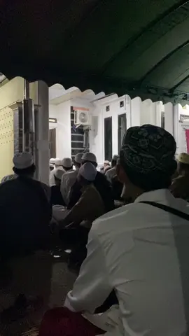 Syair Khoirul Bariyah Guru H.Rusdi (Menantu Abah Guru Danau) Acara Pembacaan Maulid Al-Habsyi Sekaligus Pembacaan Manaqib Abah Guru Danau. (Di Perumahan Pondok Karet Berlian 11Tanjung Selatan Kab.Tabalong) Jum’at (Malam Sabtu) 08-Agustus-2025. #berkatgurukita #gururusdidanaupanggang #kalamabahgurudanau #majelisdarulaman #abahgurudanau #gurudanau #fypp #fypage 