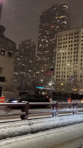 Chicago 😍😍😍 #chicago #downtown #chicagodowntown #chicagoarchitecture #usa  Chicago, travel Chicago, winter road trip in Chicago, scenic city winter drive, snow drive, Trump International Hotel & Tower Chicago, London House Chicago