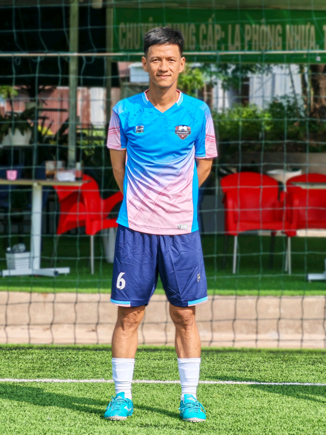 Lâu lâu mới sút đc trái 😅