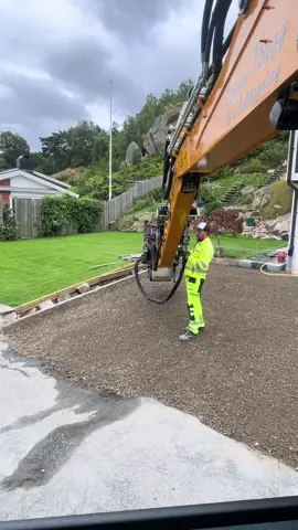 #sverige #liebherrfamily #liebherrsverige #liebherr #construction #rototiltsverige  #tiltrotator #sweden #grävmaskin #heavyequipment #rototilt #videoviralitiktok #bagger #excavatorsweden #excavator #mittxaluminiumproffset #TikTokLIVE #viralvideos #machine 